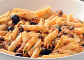 طريقة عمل باستا الزيتون و الانشوجة