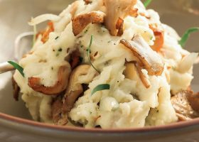 طريقة عمل بطاطس بيورية مع المشروم