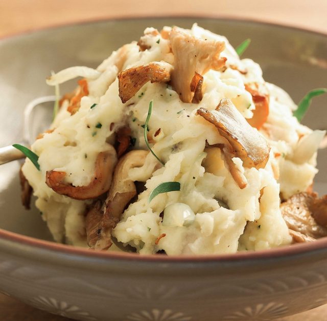 طريقة عمل بطاطس بيورية مع المشروم