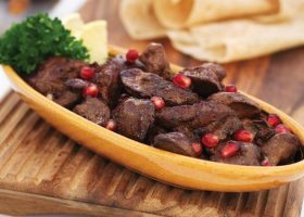 طريقة عمل كبدة الدجاج بدبس الرمان