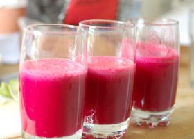 طريقة عمل عصير العنب الأحمر بالحليب