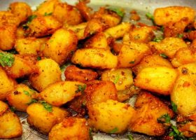 طريقة عمل بطاطس روستو بالثوم