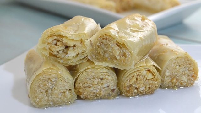 طريقة عمل أصابع الجلاش بالفول السودانى