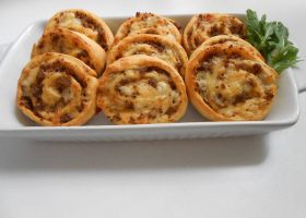 طريقة عمل سويسرول اللحم المفروم