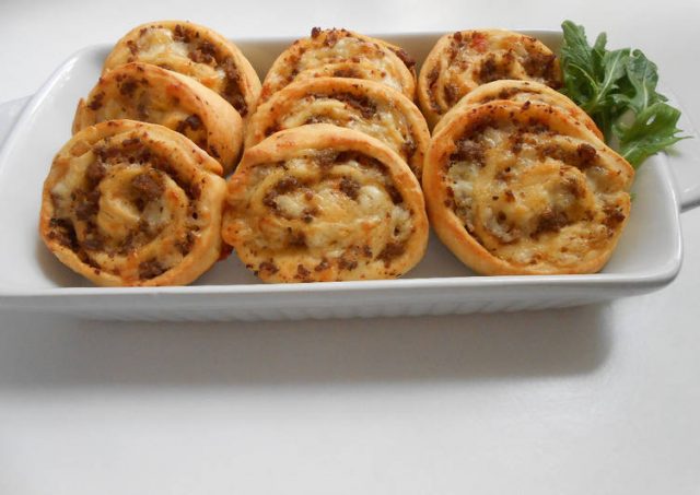 طريقة عمل سويسرول اللحم المفروم