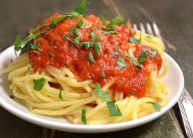 طريقة عمل مكرونة بصوص الطماطم