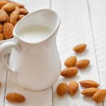 طريقة عمل الحليب الساخن باللوز