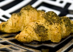 طريقة عمل كرواسون بالزعتر