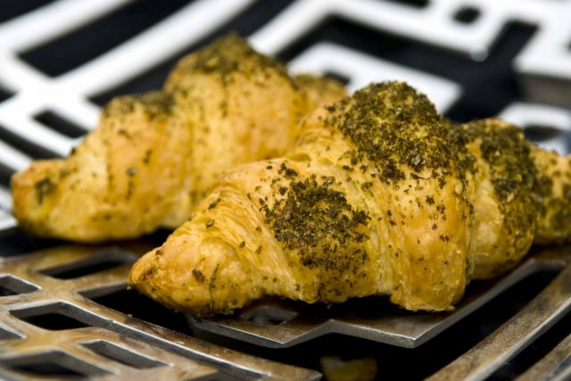 طريقة عمل كرواسون بالزعتر