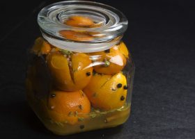 طريقة عمل مخلل اليمون بالعصفر