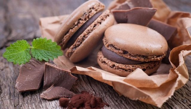 طريقة عمل ماكرون الشكولاتة بالنوتيلا