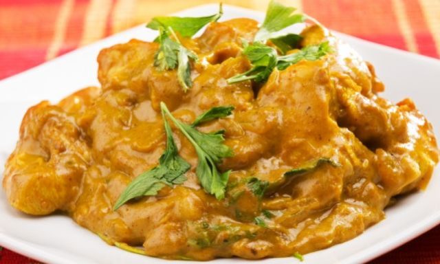 طريقة عمل دجاج بالكاري وجوز الهند