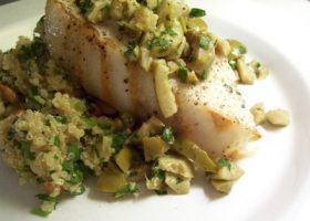 طريقة عمل سمك فيليه مشوى بصوص الزيتون