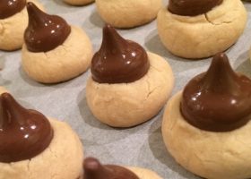 طريقة عمل الغريبة بالشكولاتة النوتيلا