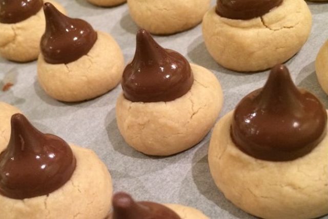 طريقة عمل الغريبة بالشكولاتة النوتيلا