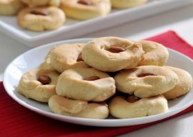 طريقة عمل الغريبة باللوز