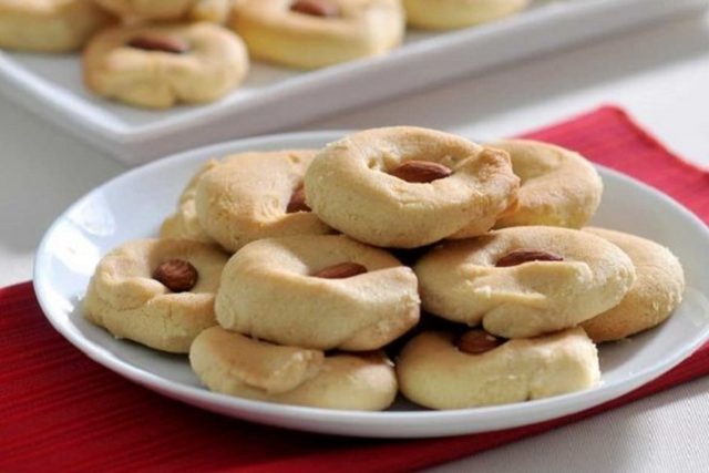 طريقة عمل الغريبة باللوز