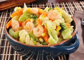 طريقة عمل سلطة جمبرى مع المكرونة