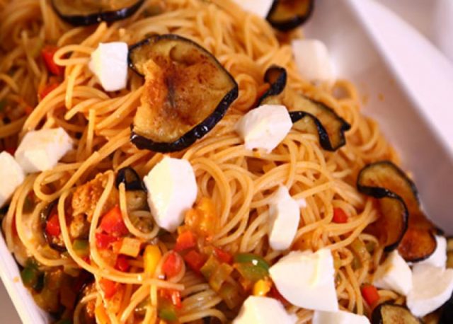 طريقة عمل سباجيتي بالباذنجان والطماطم