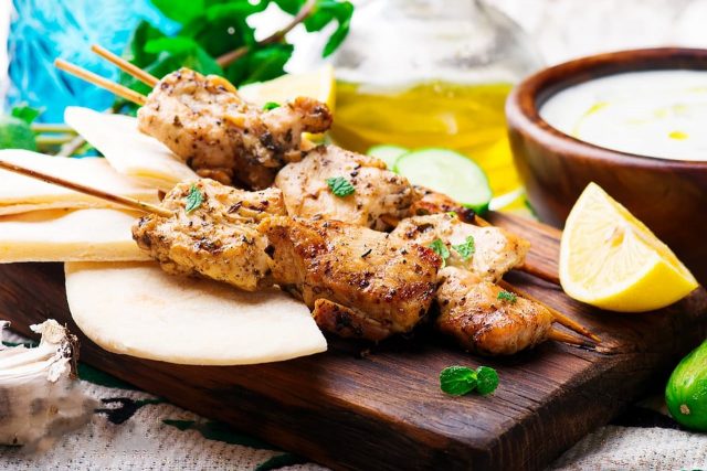 طريقة عمل تتبيلة الشيش طاووق بالزبادى