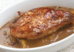 طريقة عمل دجاج مشوح بالخوخ