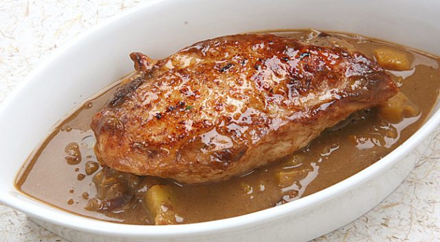 طريقة عمل دجاج مشوح بالخوخ