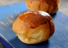 طريقة عمل كرات الخبز