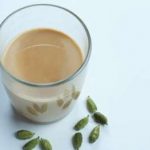 طريقة عمل شاى بالحليب والحبهان