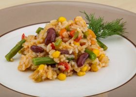 طريقة عمل أرز مكسيكى بالفاصوليا