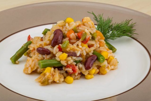 طريقة عمل أرز مكسيكى بالفاصوليا