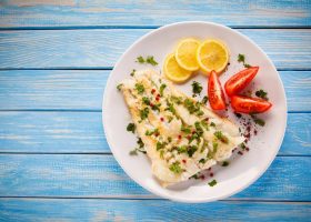 طريقة عمل سمك فيليه بالكزبرة والليمون