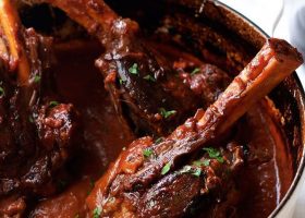 طريقة عمل لحم رقبة الحمل مع الصوص