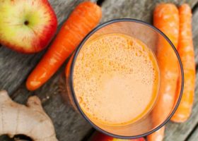 طريقة عمل عصير التفاح و الجزر