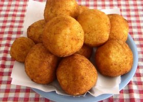 طريقة عمل كرات التونا بالجبنة