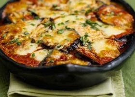 طريقة عمل شرائح الباذنجان بالجبنة الرومي