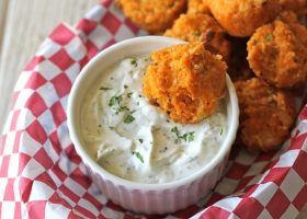 طريقة عمل كرات البطاطس المقرمشة