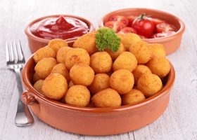 طريقة عمل كرات البطاطس المقلية