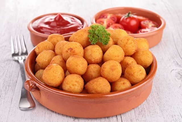طريقة عمل كرات البطاطس المقلية