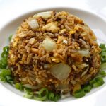 طريقة عمل أرز بالبصل والزبيب
