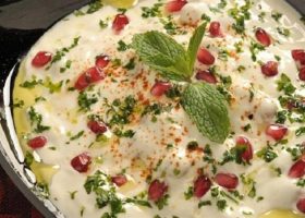 طريقة عمل سلطة الزبادي بالرمان و الحمص