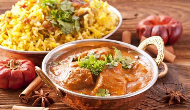 طريقة عمل يخنى الدجاج بالزبيب