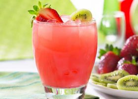 طريقة عمل عصير الكيوي و الفراولة