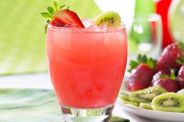 طريقة عمل عصير الكيوي و الفراولة