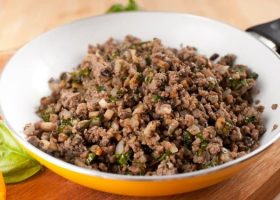 طريقة عمل سبانخ باللحمة المفرومة