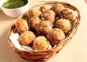 طريقة عمل كرات البطاطس بالزيتون