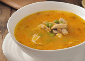 طريقة عمل شوربة الدجاج المشوي في الفرن