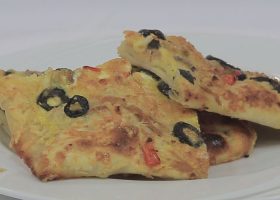 طريقة عمل فطيرة التونة و الخضروات