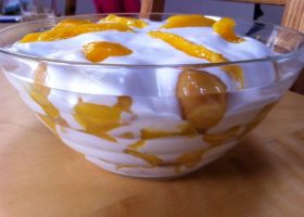 طريقة عمل سافويار بكريمة الزبادى و المانجو