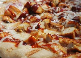 طريقة عمل بيتزا الدجاج المشوى