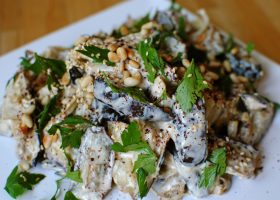 طريقة عمل سلطة الباذنجان بالطحينة